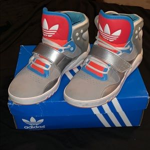 Woman’s Adidas- Size 7